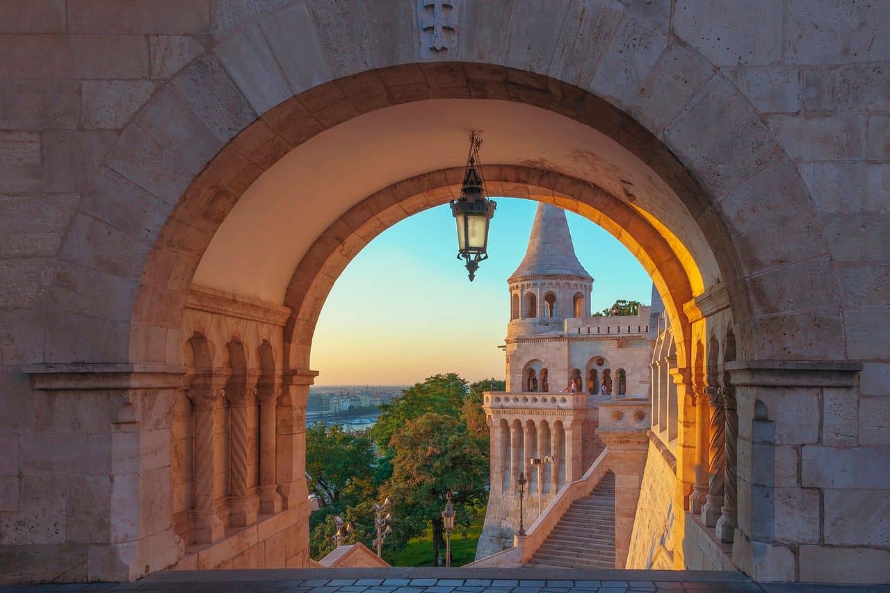 /jeu/escape-game-magie-a-budapest-la-malediction-du-passage-condamne